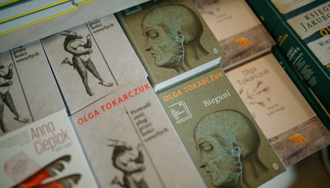12 tysięcy książek Olgi Tokarczuk sprzedane w ciągu zaledwie 10 godzin! Rekordowa sprzedaż w Empiku!